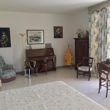לינה וארוחת בוקר קסיס Chez Mamouska מראה חיצוני תמונה